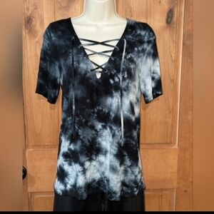 American Eagle‎ Black and White Tie-Dye Women's Top